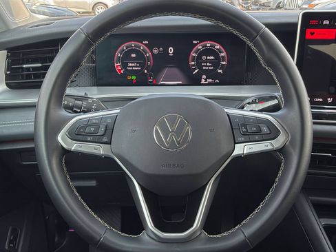 Used 2026 Volkswagen Tiguan SE AWD/4WD image 30