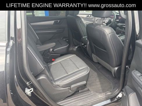 Used 2025 Buick Enclave Preferred AWD/4WD image 33