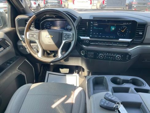 Used 2023 Chevrolet Silverado 1500 LT AWD/4WD image 4