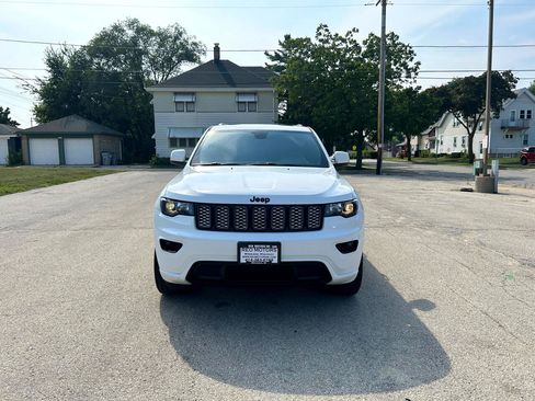 Used 2020 Jeep Grand Cherokee Altitude image 2