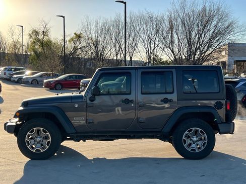 Used 2018 Jeep Wrangler Unlimited Sport S image 7
