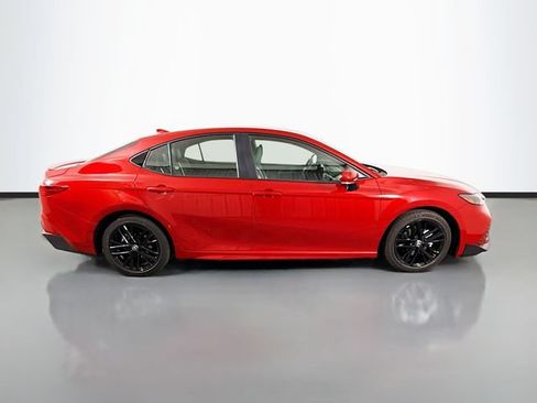 Used 2025 Toyota Camry SE w/ Convenience Package FWD image 8