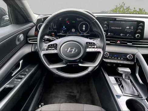 Used 2021 Hyundai Elantra SEL w/ Convenience + Premium Package FWD image 5