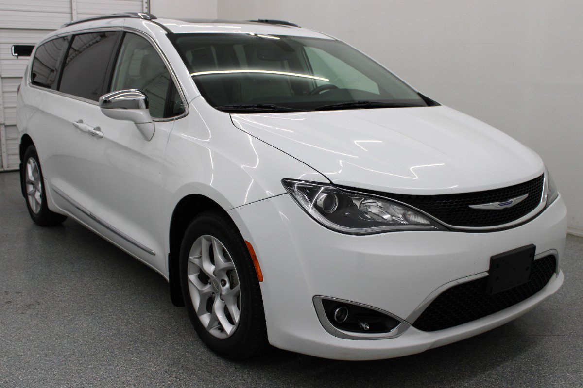 Used 2020 Chrysler Pacifica Limited FWD image 4