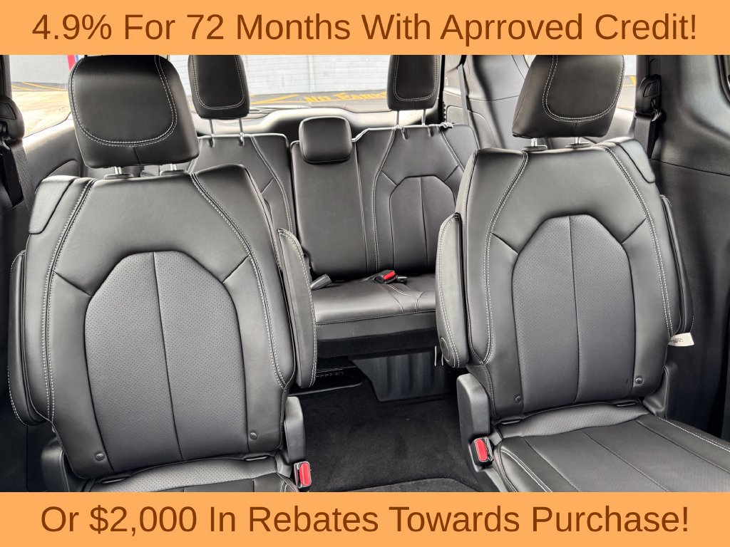 New 2027 Chrysler Pacifica Select FWD image 13
