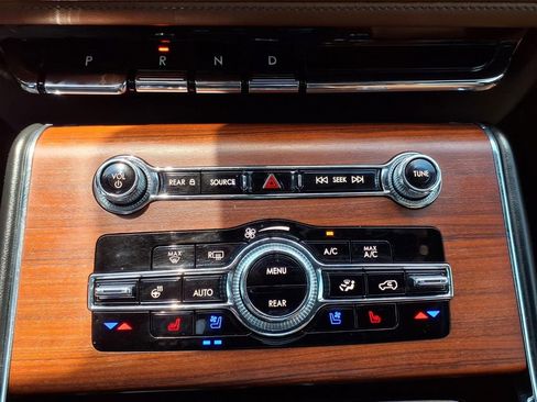 Used 2023 Lincoln Aviator Reserve w/ Equipment Group 201A RWD image 14