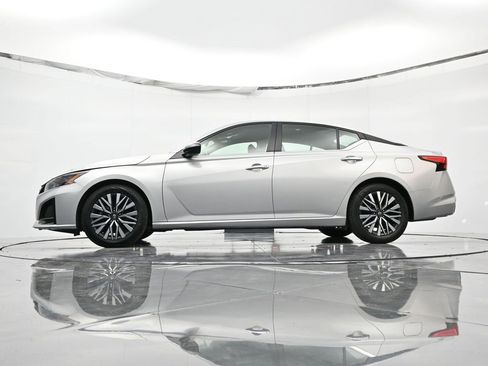 Used 2024 Nissan Altima 2.5 SV image 44