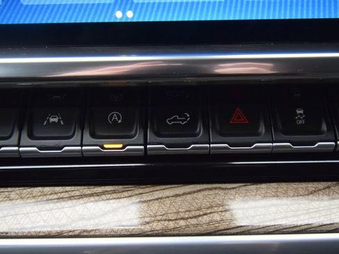 Used 2022 Chevrolet Silverado 1500 LT image 33