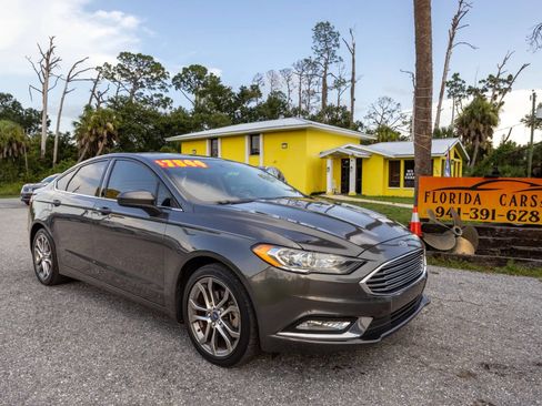Used 2017 Ford Fusion SE w/ Equipment Group 201A FWD image 19