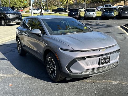 New 2025 Chevrolet Equinox EV LT image 3