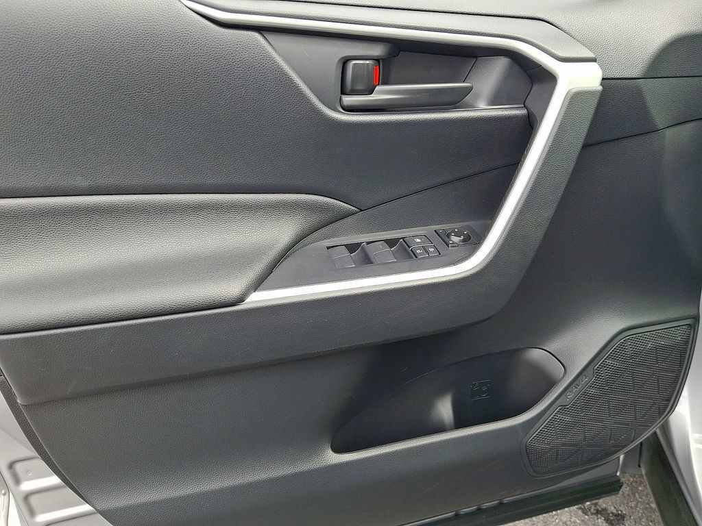 Certified 2025 Toyota RAV4 LE AWD/4WD image 13