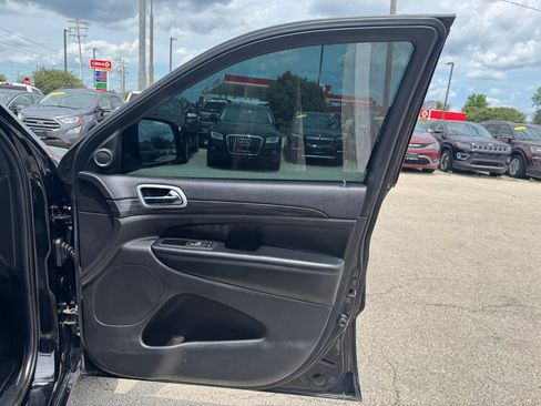 Used 2019 Jeep Grand Cherokee Altitude AWD/4WD image 14