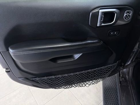 Used 2020 Jeep Wrangler Unlimited Sahara image 12