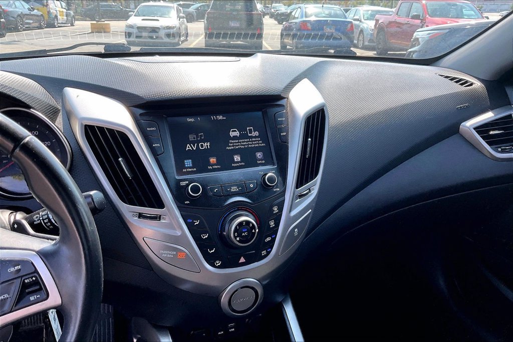 Used 2017 Hyundai Veloster FWD image 7