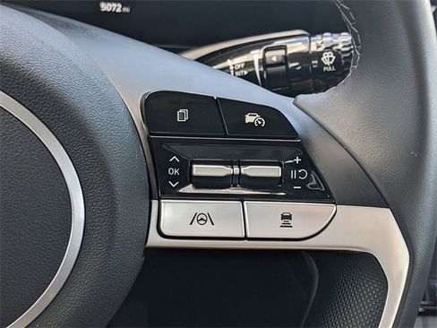 Used 2025 Hyundai Elantra SEL image 18