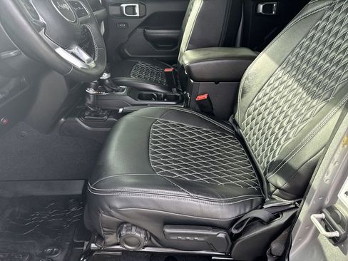 Used 2020 Jeep Gladiator Sport w/ Quick Order Package 24S image 9