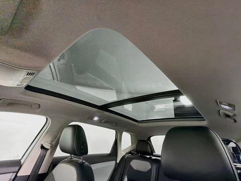 Used 2022 Volkswagen Taos SEL w/ Panoramic Sunroof Package AWD/4WD image 22