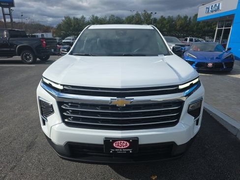 New 2026 Chevrolet Traverse LT w/ Enhanced Driving Package image 2