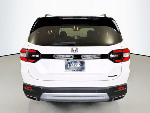 New 2025 Honda Pilot Touring image 6