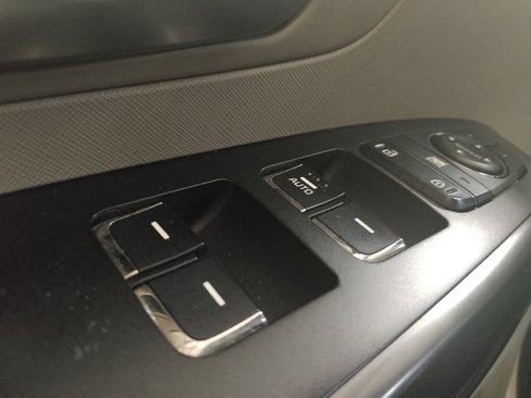 Used 2019 Kia Sedona EX FWD image 27