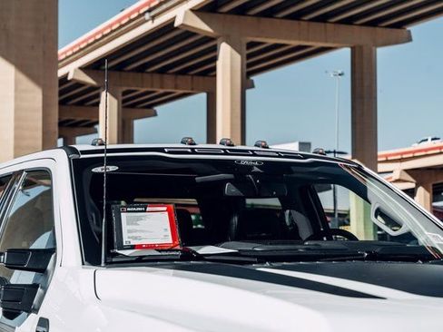 New 2026 Ford F250 Lariat w/ Black Appearance Package image 5