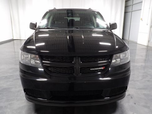 Used 2018 Dodge Journey SE w/ Blacktop Package FWD image 2