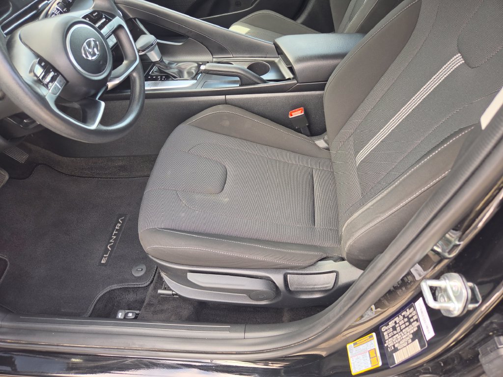 Used 2023 Hyundai Elantra SE FWD image 14