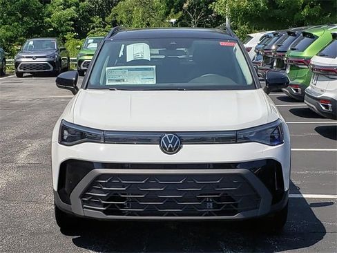New 2025 Volkswagen Taos SE image 5