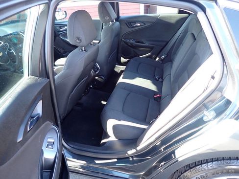 Used 2017 Chevrolet Malibu LT w/ Driver Confidence Package FWD image 8