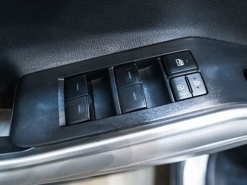 Used 2022 Toyota Highlander XLE image 19