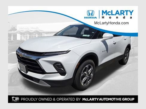 Used 2025 Chevrolet Blazer LT FWD image 1