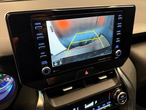 Used 2021 Toyota Venza LE image 13