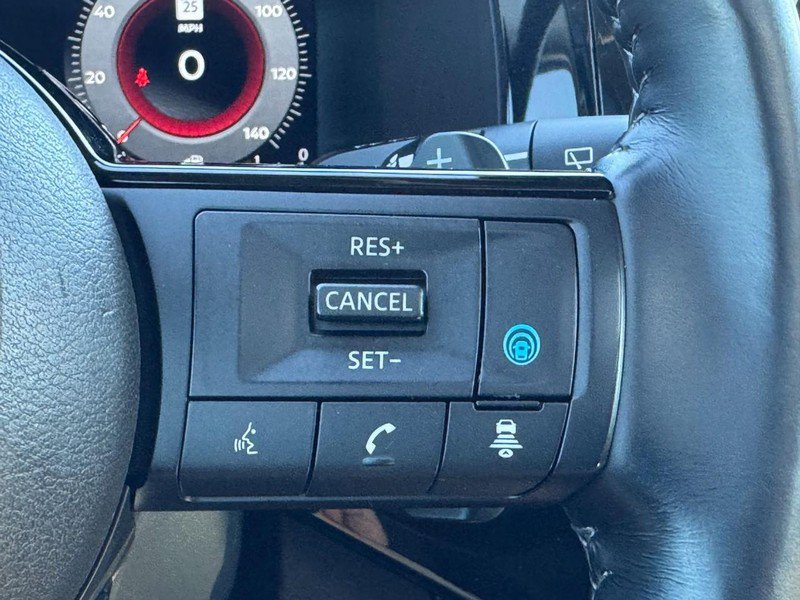 Used 2024 Nissan Pathfinder Platinum w/ Black Appearance Package FWD image 21