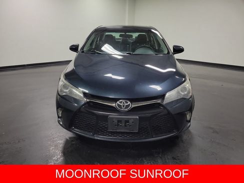 Used 2017 Toyota Camry SE FWD image 2