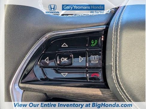 Used 2023 Jeep Grand Cherokee Overland w/ Luxury Tech Group IV RWD image 29