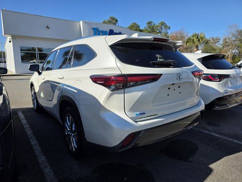 Used 2021 Toyota Highlander Limited image 32
