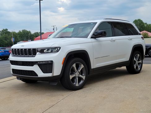 Used 2026 Jeep Grand Cherokee Limited AWD/4WD image 2