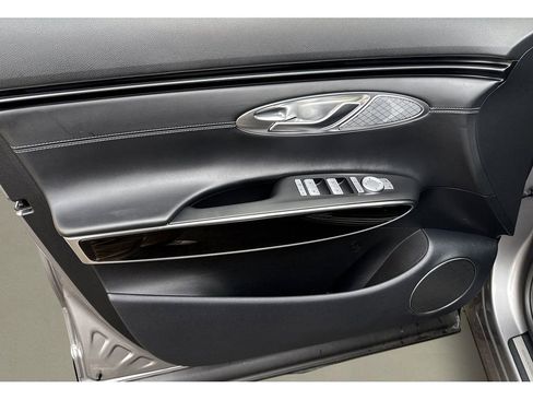 Used 2025 Genesis GV70 2.5T image 11