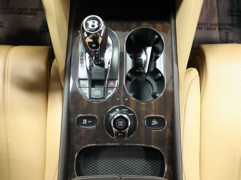 Used 2021 Bentley Bentayga AWD/4WD image 42