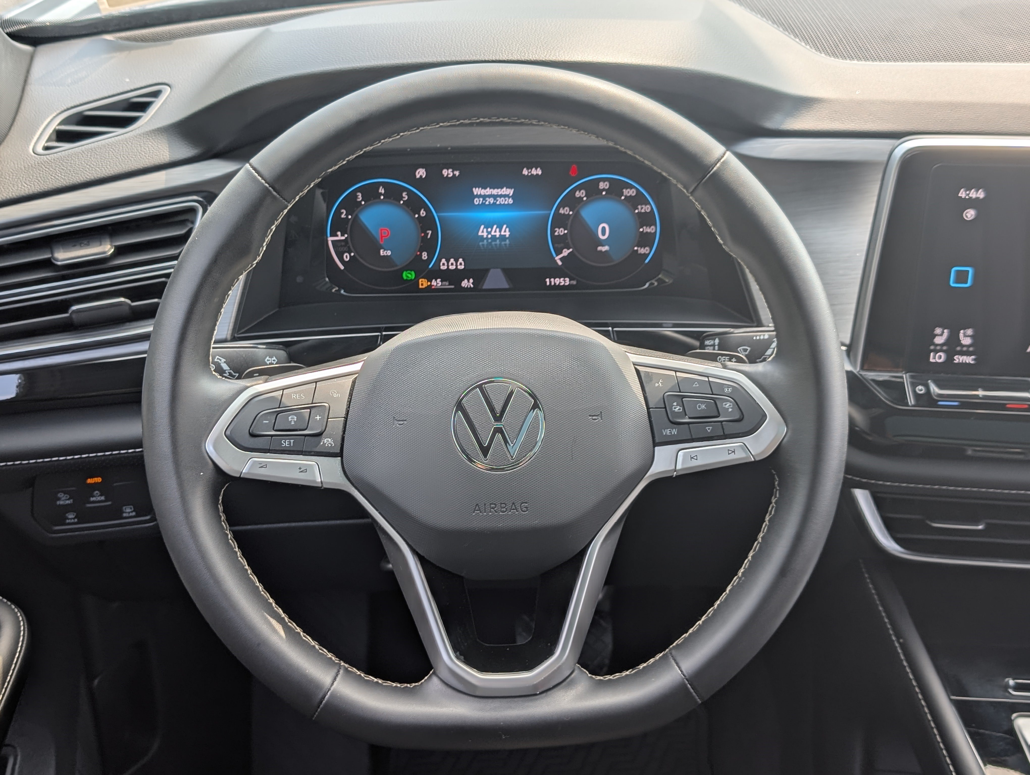 Used 2026 Volkswagen Atlas Cross Sport SE w/ Panoramic Sunroof Package FWD image 23