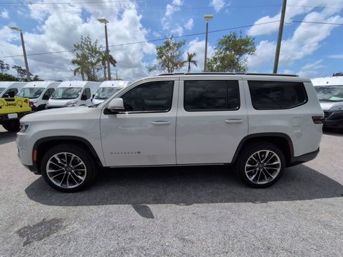 Used 2022 Jeep Wagoneer Series III w/ Premium Group I RWD image 8