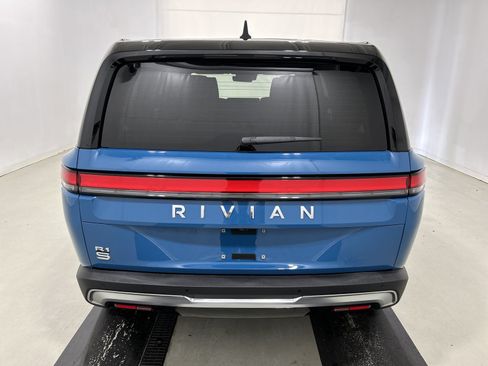 Used 2025 Rivian R1S Adventure AWD/4WD image 4