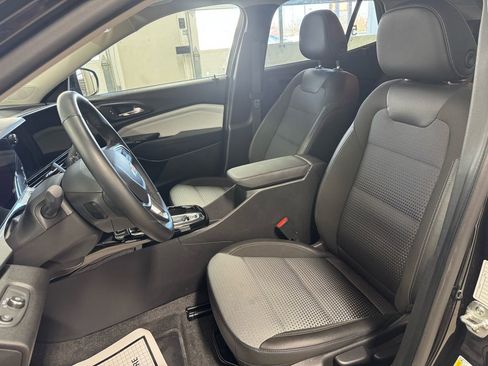 Used 2025 Chevrolet Trax LT w/ LT Convenience Package FWD image 16
