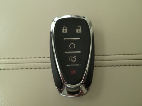 Used 2022 Chevrolet Malibu LT w/ Leather Package FWD image 32