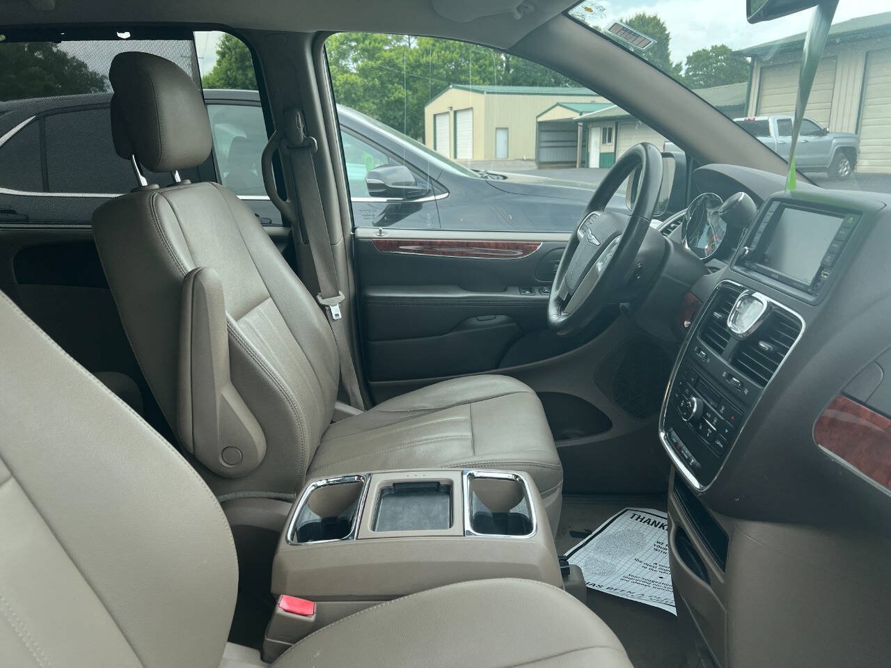 Used 2016 Chrysler Town & Country Touring w/ Driver Convenience Group FWD image 8