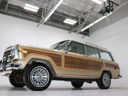 Used 1989 Jeep Grand Wagoneer image 14