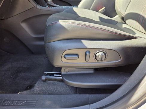 Certified 2022 Chevrolet Equinox RS w/ Infotainment Package image 29