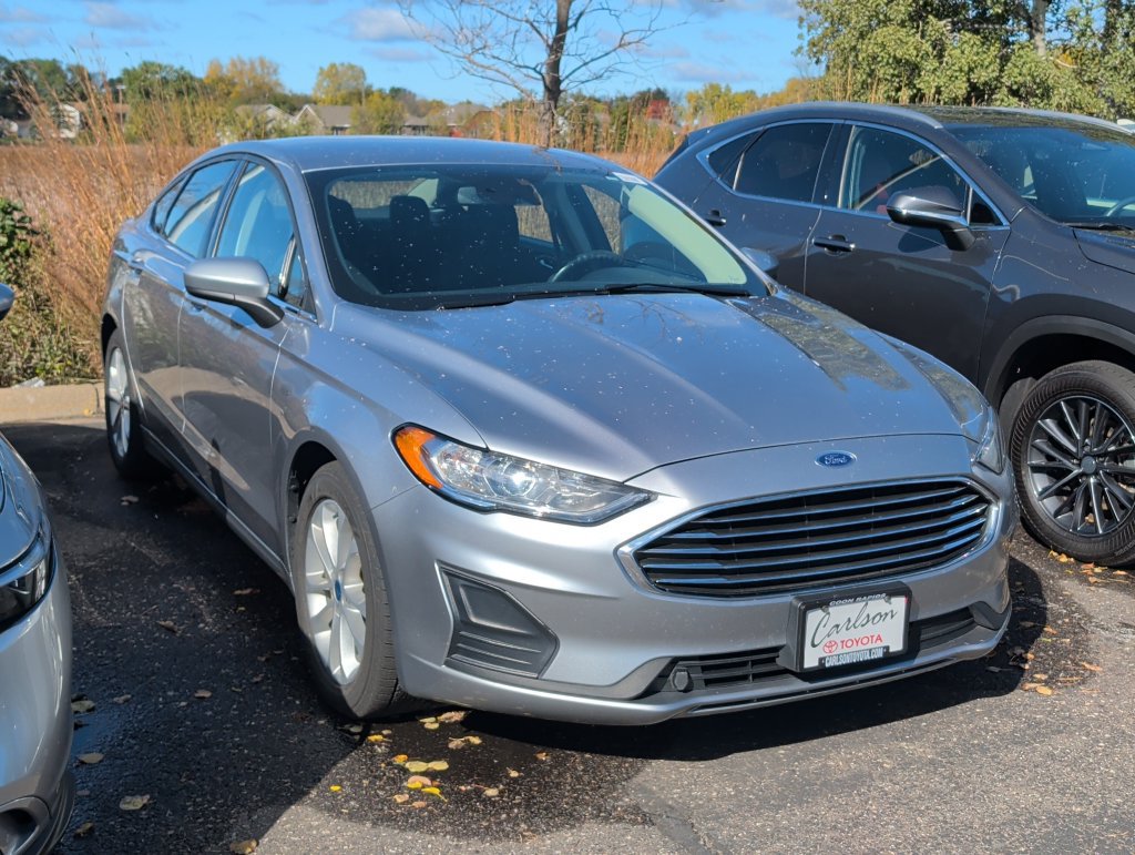 Used 2020 Ford Fusion SE FWD image 2