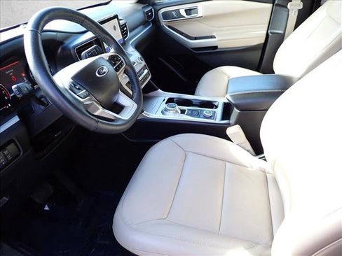 Used 2023 Ford Explorer XLT w/ Equipment Group 202A image 12