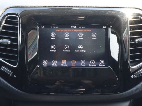Used 2019 Jeep Compass Latitude FWD image 19